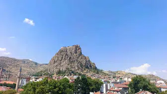Afyon’da haftanın ilk günü yağmur sürprizi
