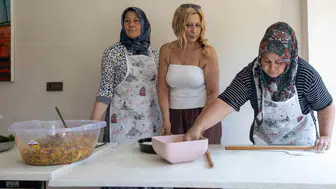 İzmirli anneler mutfakta birleşti yükleri hafifledi