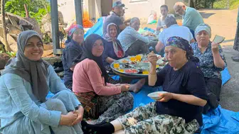 Fındık hasadı yarıda kaldı, köylüler imeceyle bahçeyi devraldı