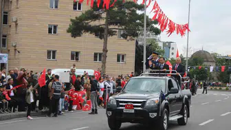 Erciyes’in gölgesinde büyük gurur: Kayseri 30 Ağustos’u meydanlarda haykırdı