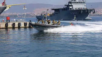 Kocaeli’de komandoların nefes kesen Mavi Vatan gösterisi