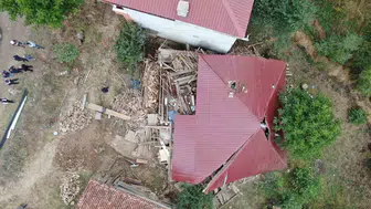 Kastamonu'da tadilat yapılan köy evi çöktü 5 kişi yaralı kurtarıldı