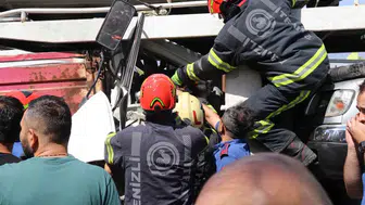 Kırmızı ışıkta bekleyen araçlara çarptı, iki yaralı ve 2 saatlik kurtarma