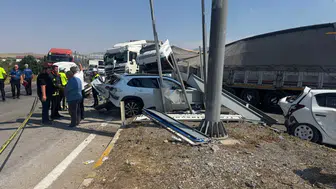 Konya Kadınhanı girişinde TIR dehşeti