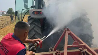 Iğdır’da çiftçinin traktörü tarlayı sürerken alevlere teslim oldu