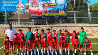 Sahada 13 takım, kalbinde tek isim Minikler Sayarı için oynuyor