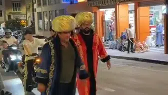 Gerze sokaklarında Osmanlı rüzgarı Padişah kıyafetli iki kişi mehter marşıyla yürüdü