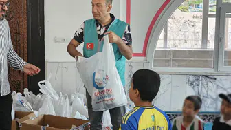 Cizre'deki Kur'an kursunda 55 öğrenciye elbise ve ayakkabı