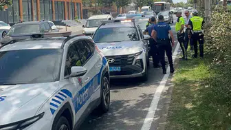 Çorlu’da yaya geçidi kazası Polis aracına çarpan otomobil trafiği karıştırdı