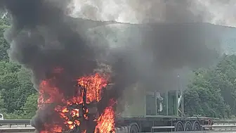 Bolu geçişinde seyir halindeki TIR küle döndü