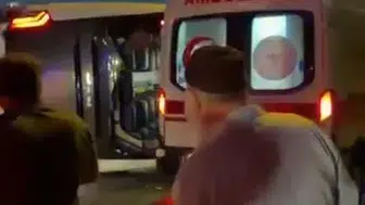 Büyükçekmece'de sabah mesaisi kâbusa döndü Servis otobüsü devrildi, 18 yaralı