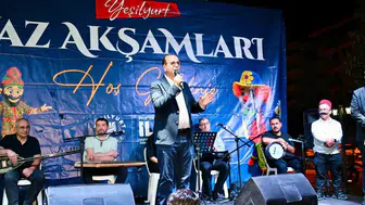 Yeşilyurt’ta Zafer Bayramı coşkusu: Meydanlar kırmızı beyaza büründü