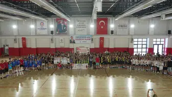 Zafer Kupası'nda 300 genç sporcu Denizli'de parkede buluştu
