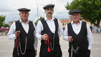 Samsun sokaklarında nostalji rüzgarı estiren Çarşamba Beyleri