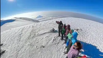 5 bin metrede halaylı zirve kutlaması