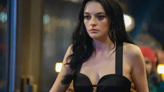 Melis Sezen tatilde ayna pozunu paylaştı, takipçileri yorum yağmuruna tuttu