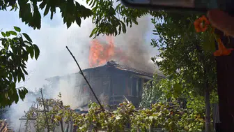 Sakarya Hendek’te bir ev küle döndü