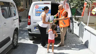 Kuşadası Belediyesi minikler için ücretsiz süt dağıtımına başladı