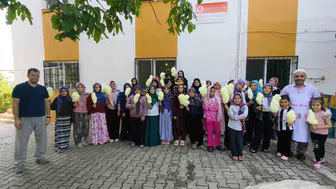Erdemli'de yaz kursu öğrencileri sahada centilmenlik rüzgarı estirdi