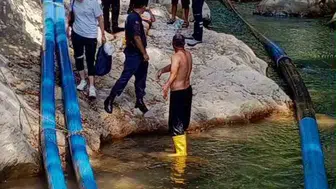 Köyüne su getirmek isteyen muhtar kayalıklardan düşerek yaralandı