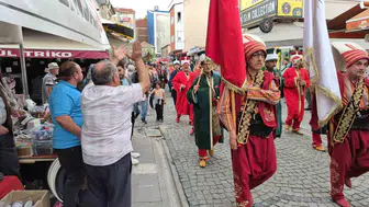 Mehteranı görünce çocuk gibi sevindi O anlar herkesi güldürdü