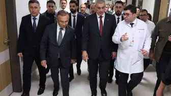 Bıçaklı saldırıya uğrayan Milletvekili Meriç’i Bakan Memişoğlu ziyaret etti