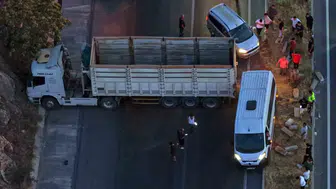 Yatağan’da tır kazası trafiği kilitledi