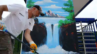Kocaeli sokaklarını tuvale dönüştüren emekli ressam