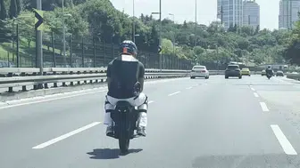 Üsküdar trafiğinde tek tekerli scooter ile can pazarı