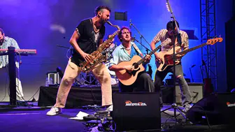 Tarihi Yeni Han’ın Taş Duvarlarında Akustik Bir Gece Evrencan Gündüz Manisalılarla Buluştu