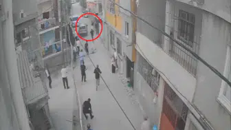 Adana'da aile kavgasında direksiyonu kalabalığın üzerine kırdı