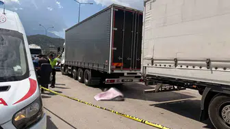 Pozantı sanayide iki tır arasında feci kaza