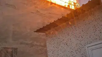 Diyarbakır Yenişehir’de 7 katlı binanın çatısı alevlere teslim oldu