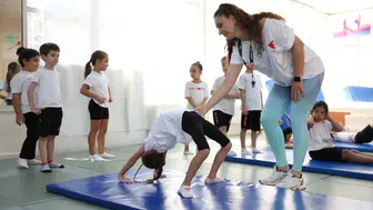 Efelerli minikler yaz tatilini jimnastikle değerlendiriyor