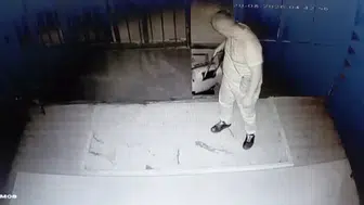 Manisa’da cami cami gezen valizli hırsız kıskıvrak yakalandı