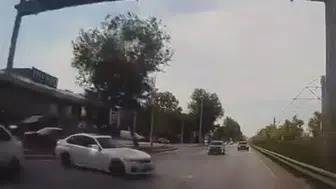 Bursa trafiğinde makas dehşeti kameraya yansıdı