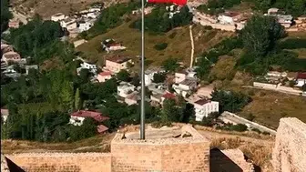 Bayburt Kalesi’nde yeni bayrak dalgalanmaya başladı