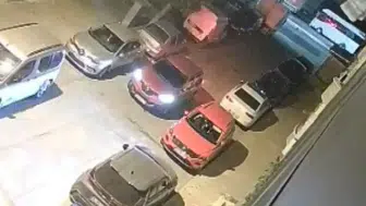 Sultangazi'de gece vakti otomobile kurşun yağdırdılar