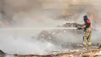 İzmir Buca'da esnafın kronik çöp yangını isyanı