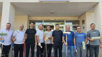 Sivaslı eğitimcilerden köy okuluna boyalı destek