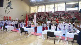 Eskişehir’de taekwondo heyecanı 350 sporcuyu bir araya getirdi