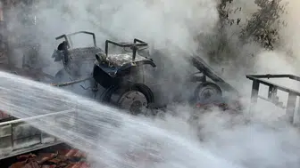 Bağ evinde yangın Traktör ve tarım makineleri kül oldu