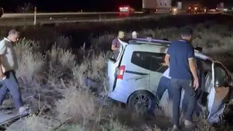 Kamyonet tali yoldan çıktı, tırın römorkuna çarptı 2 yaralı