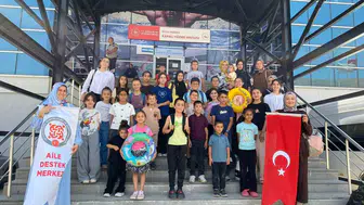 Tatvanlı çocuklar yaz tatilini havuzda sporla değerlendiriyor