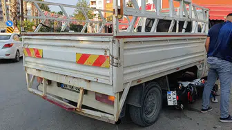 Kozan'da dikkatsiz dönüş kaza getirdi