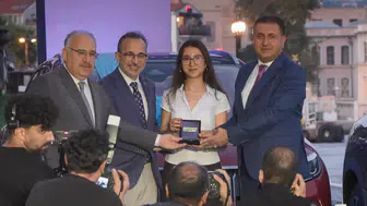 Kabataşlı üç YKS birincisine Togg sürprizi