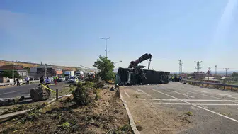 Kayseri'de yolcu otobüsü devrildi 1 ölü 24 yaralı