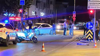 İnegöl'de gece yarısı dehşeti: Kavşakta iki otomobil birbirine girdi