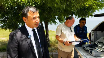 Tatvan sahilinde kirlilik alarmı Van Gölü'nden numuneler toplandı