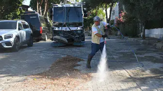 Kuşadası sokaklarında yaz temizliği mesaisi başladı